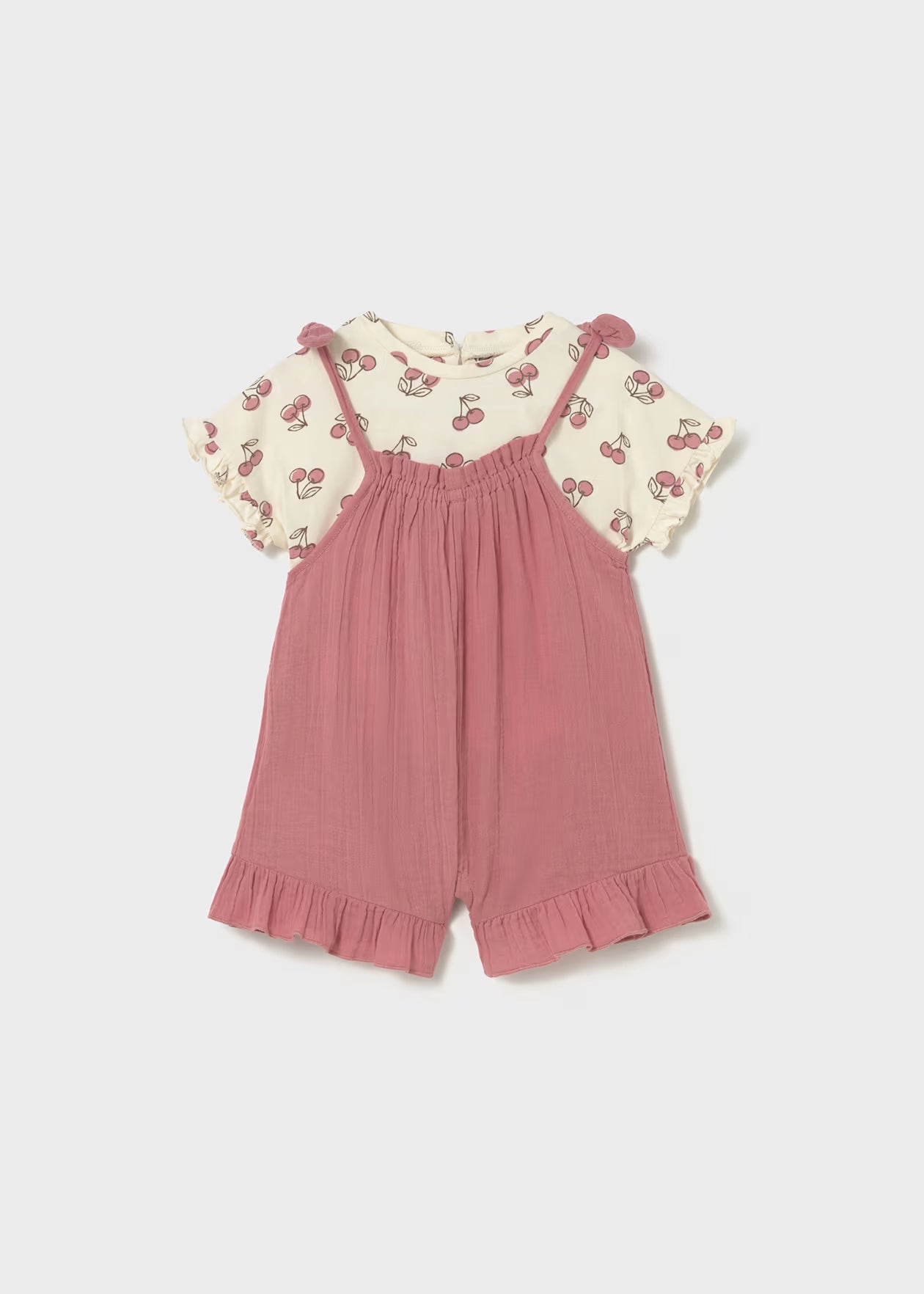 Conjunto peto y playera estampada bebé