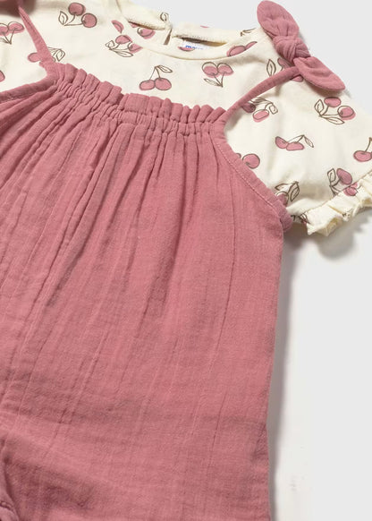 Conjunto peto y playera estampada bebé